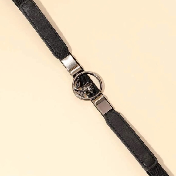 Stretch black belt silver toned rose flower buckle - Picture 4 of 4